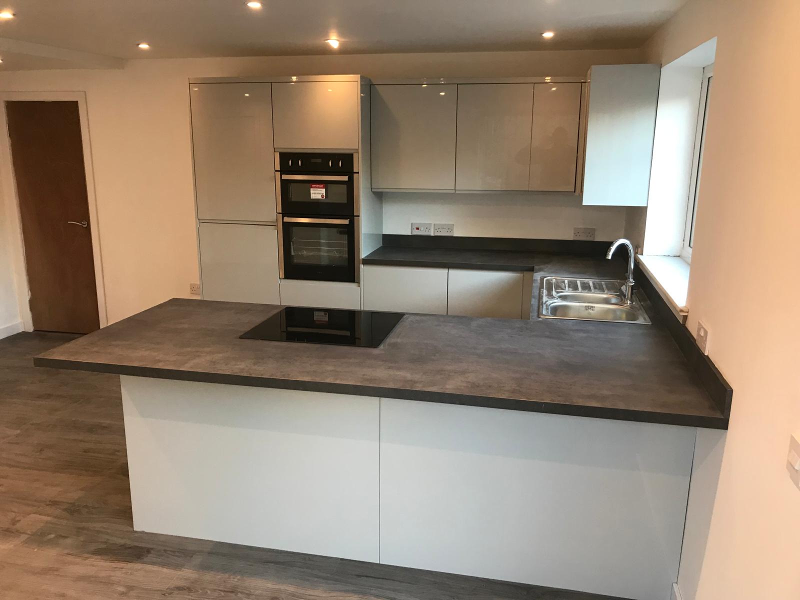 Modern gloss kitchen with dark worktops in Perth